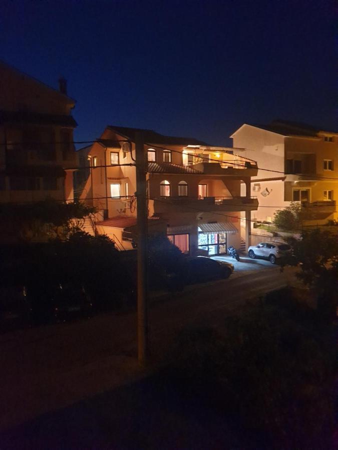 Apartments Damir 2838 Lopar Exterior photo